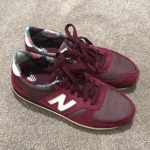 New Balance 420 in Burgundy